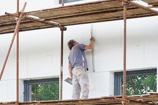 Přechod z dotací na půjčky může zpomalit renovace domů. Část lidí si je nebude moci dovolit - Novinky